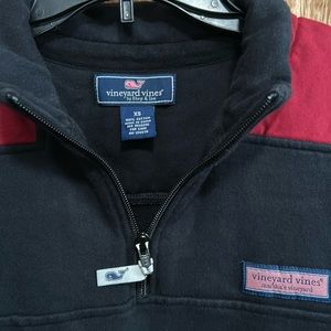 Vineyard Vines women’s 1/4 zip sweatshirt. Size XS.

[195]